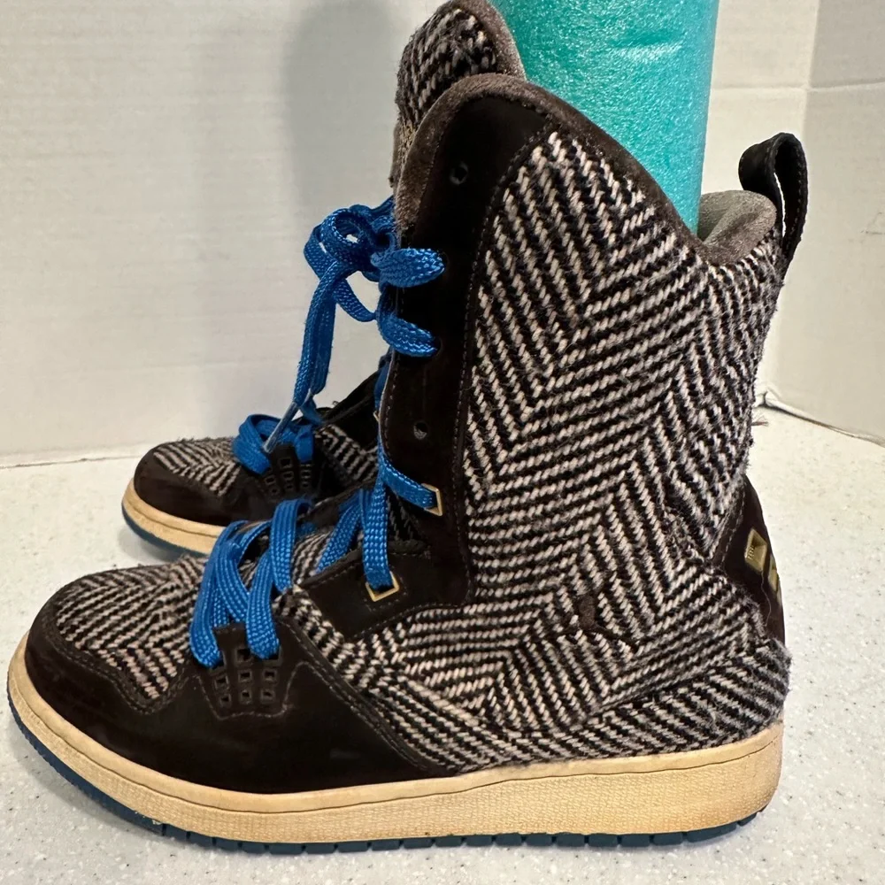 Nike Air Jordan Flight 23 Sneaker Boots. Holiday 2009 Collection Girl’s 5Y.